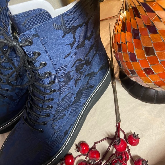 Kendall + Kylie blue and black velvet pattern - Picture 3 of 5